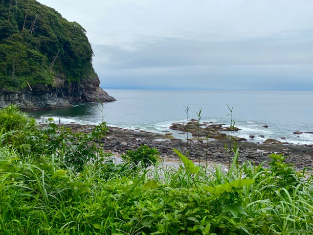 入り口からの階段からの海の景色