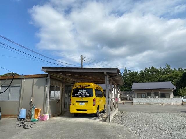 大島モービルレンタカー黄色い車